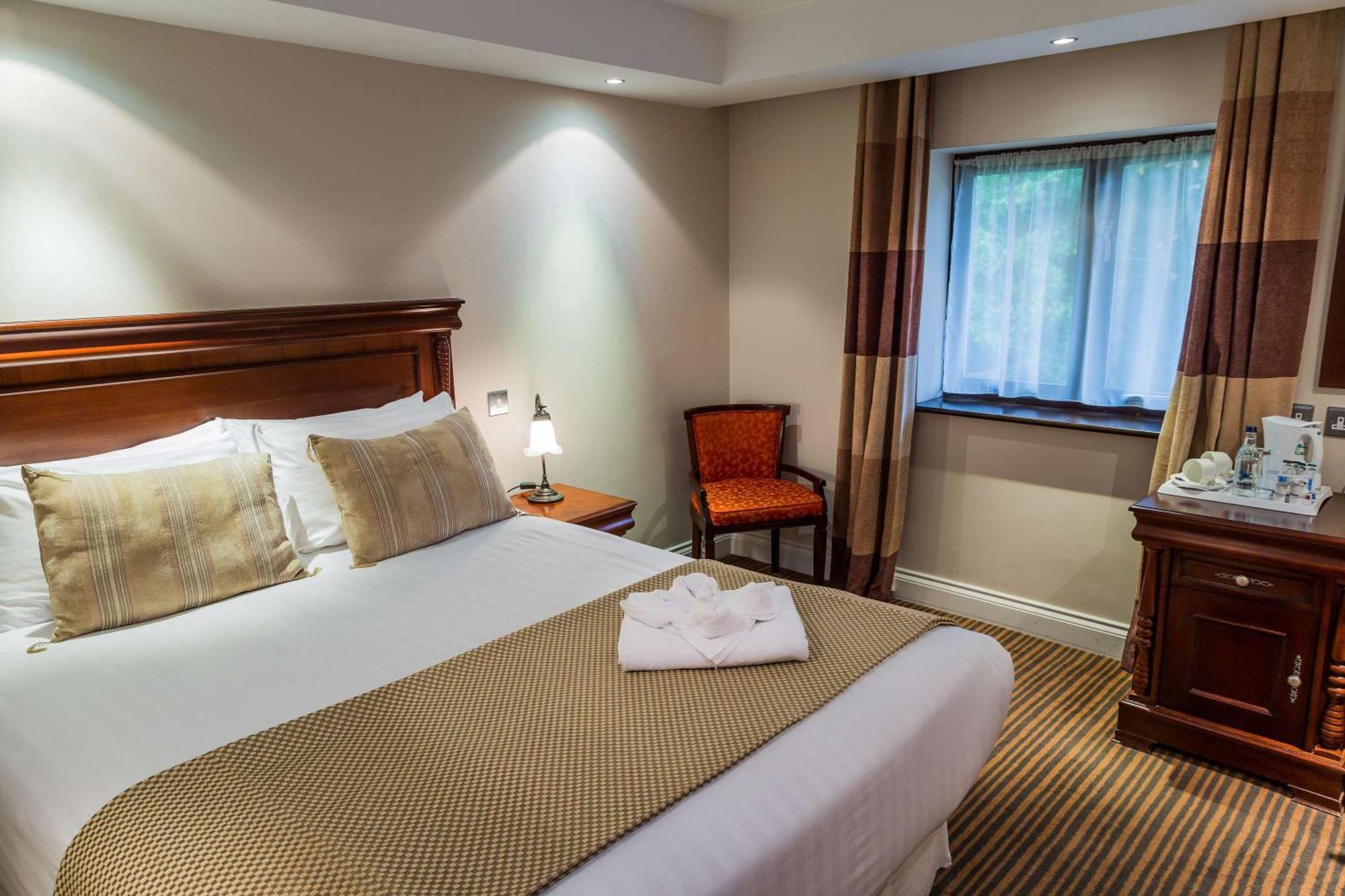 The Casa Hotel, Sure Hotel Collection By Best Western Yateley Εξωτερικό φωτογραφία